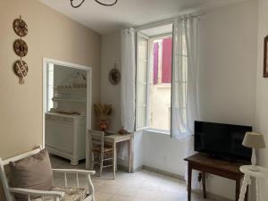 Foto sihtkohas Aubeterre-sur-Dronne asuva majutusasutuse Echoppe Ancienne Boutique de cordonnier avec jardin privé galeriist