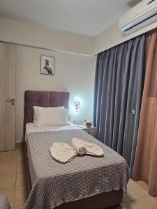 A bed or beds in a room at Theo and MS Luxurious Apartments