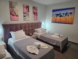 A bed or beds in a room at Theo and MS Luxurious Apartments
