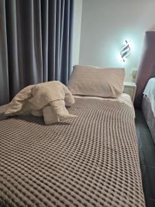 A bed or beds in a room at Theo and MS Luxurious Apartments