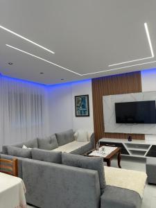 TV/trung tâm giải trí tại Gimi Apartments 4 +3 ảnh