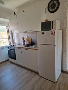 Kuchyň nebo kuchyňský kout v ubytování Apartments Tragurion
