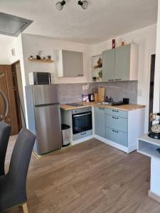 Kuchyň nebo kuchyňský kout v ubytování Apartments Tragurion