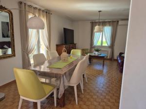 Fotografia z galérie ubytovania La Dindoulette a partir de 3 jours et plus sans piscine pour 6 personnes personnes v destinácii Villeneuve + 19 fotografií