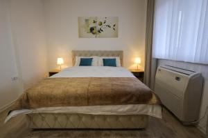 Postel nebo postele na pokoji v ubytování Apartmani Lepojevic