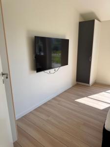 a living room with a flat screen tv on a wall at Bøtø strand ferielejlighed 4 in Bøtø By
