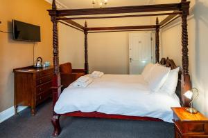 Ένα ή περισσότερα κρεβάτια σε δωμάτιο στο The Camberley +49 φωτογραφίες