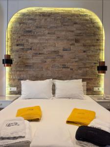 Postel nebo postele na pokoji v ubytování Dimitra Hotel
