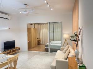 Televisyen dan/atau pusat hiburan di Mumz Service Suite At Quill Residence KL