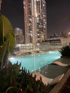 Kolam renang di atau dekat dengan Mumz Service Suite At Quill Residence KL