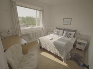 Een bed of bedden in een kamer bij Ljosafoss Lake Guest House