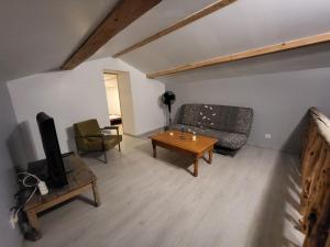 TV a/nebo společenská místnost v ubytování maisonette