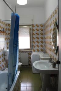 a bathroom with a sink and a tub and a toilet at Ida's house in Formia +21 photos