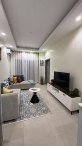 TV a/nebo společenská místnost v ubytování Skyline Heights Apartments Naguru