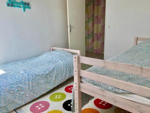 Posteľ alebo postele v izbe v ubytovaní Capucine, duplex à 5 min plage