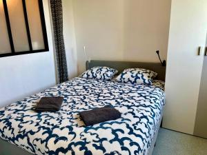 Posteľ alebo postele v izbe v ubytovaní Capucine, duplex à 5 min plage