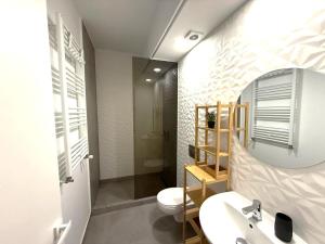 Koupelna v ubytování Luxury Pipera + 253 fotografií