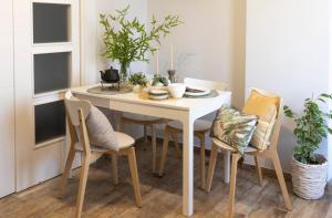 a dining room with a white table and chairs at Apartaments La Cabana in Altafulla +33 photos