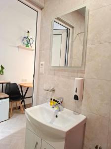 Koupelna v ubytování Hotel Art Nikola Rooms + 37 fotografií