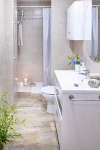 a white bathroom with a toilet and a shower at Apartaments La Cabana in Altafulla