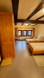 Postel nebo postele na pokoji v ubytování Hotel im Hochzeitshaus
