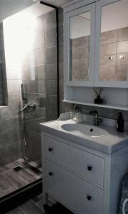 Ένα μπάνιο στο Villa Athena Ermioni +38 φωτογραφίες