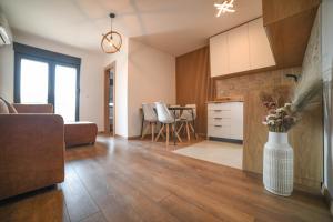 Η κουζίνα ή μικρή κουζίνα στο Apartmani S +8 φωτογραφίες