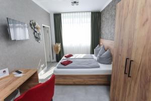 Postel nebo postele na pokoji v ubytování Second Home Hotel