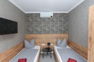 TV a/nebo společenská místnost v ubytování Second Home Hotel
