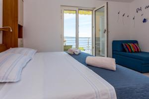 Posteľ alebo postele v izbe v ubytovaní AGA beach suites
