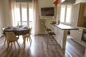 a kitchen and dining room with a table and chairs at La casa del Koala in Cuneo