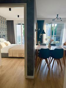 Ένα ή περισσότερα κρεβάτια σε δωμάτιο στο Apartament Centro z bezpłatnym garażem