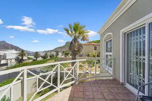 Üldine mäevaade või majutusasutusest 4 bedroom Villa 1 La Mer pildistatud vaade