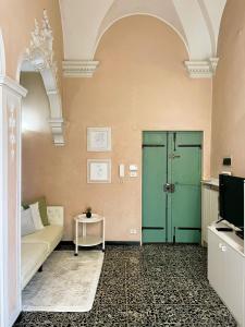 a living room with a couch and a tv at Old Town Bonbonniere in Bordighera
