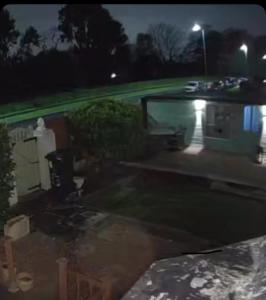 - Vistas a una casa por la noche en Double ground floor room - Leicester free parking and drinks, en Leicester