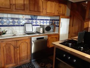 Gallery image of maison individuelle 4 pers cantal chez Stéphanie et michel in Sainte-Anastasie +9 photos