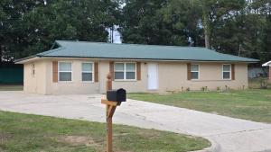 a house with a parking meter in front of it at The Miller's Retreat in Dothan