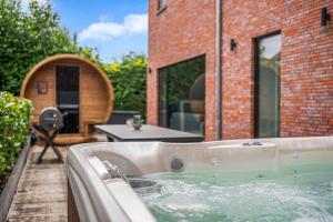 Bazén v ubytování NEW - De sheeper - 10Personen - 5slaapkamers - Sauna - Jacuzzi nebo v jeho okolí