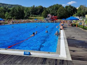Bazén v ubytovaní Apartament Mountains Góry Sowie alebo v jeho blízkosti