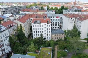 an aerial view of a city with buildings at Ruhiges zentrales Maisonette-Loft in Berlin in Berlin
