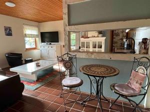 a living room with a table and chairs and a kitchen at Casa Buchenweg in Schotten