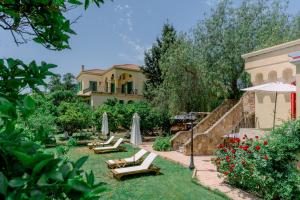 A garden outside BELLA CISTERNA