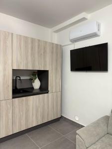 Μια τηλεόραση ή/και κέντρο ψυχαγωγίας στο B&B centro baia domizia