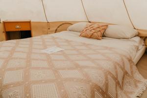 The Glamping Spot - Douarnenez客房内的一张或多张床位