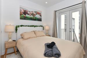 a bedroom with a bed with towels on it at Boho Rustic Escape with Masssive Terrace in Midtown in New York