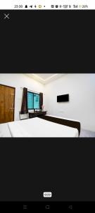 Postel nebo postele na pokoji v ubytování Hotel Shivay Deluxe