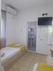 Afbeelding uit fotogalerij van Apartments and Studios J&T UPCHEVI in Star Dojran