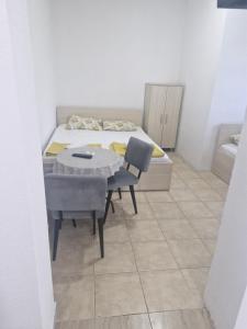 Postel nebo postele na pokoji v ubytování Apartments and Studios J&T UPCHEVI