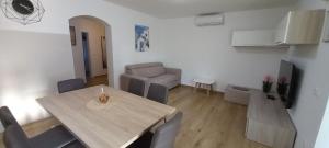 a dining table and chairs in a living room at Villa Bianca in Privlaka