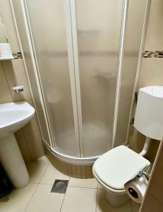 Koupelna v ubytování Luxury Hotel Dubrava Budva + 23 fotografií
